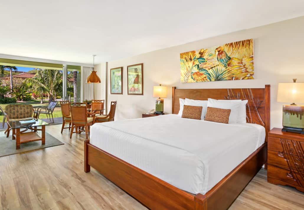 studio room with bed and seperate dining and outdoor covered lanai