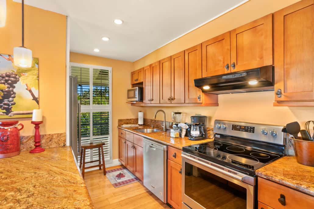 Full kitchen with dish washer, stove with an oven, microwave and refrigerator