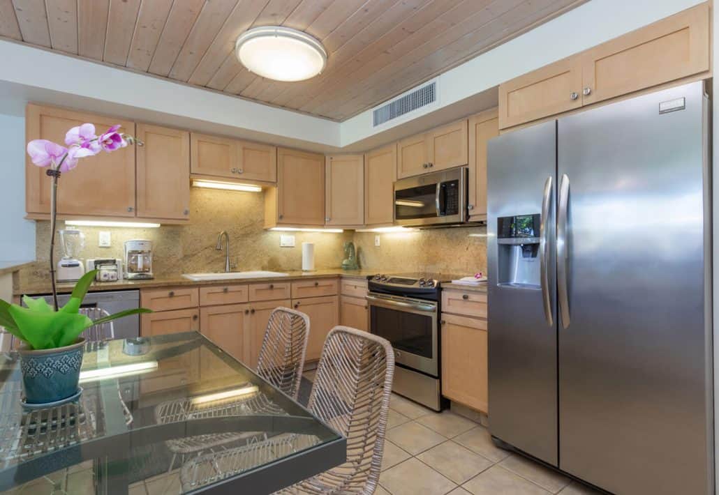 maui-kaanapali-villas-2-bedroom-premium-kitchen-1440x993-1-1030x710
